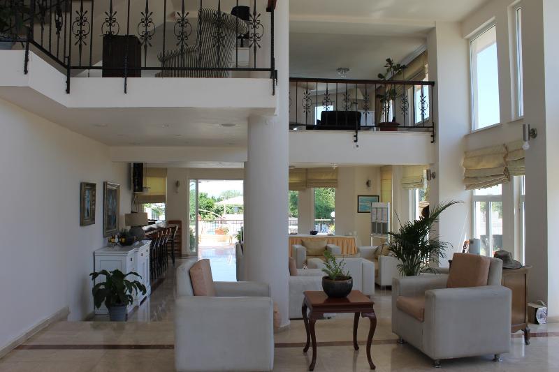 The Prince Inn Hotel & Villas Agios Georgios  Екстер'єр фото
