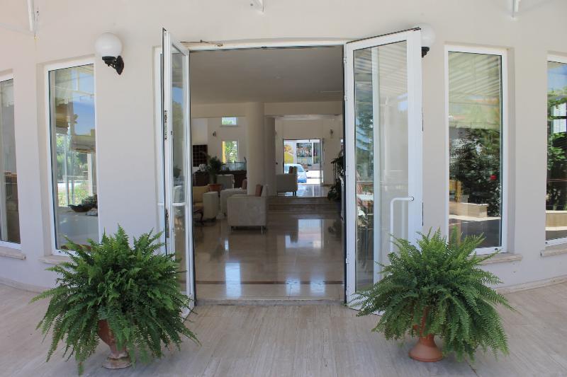 The Prince Inn Hotel & Villas Agios Georgios  Екстер'єр фото